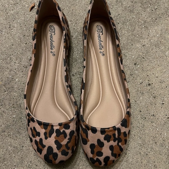 Breckelle's Women's Pointed Toe Slip On Ballet Flats - Picture 6 of 6